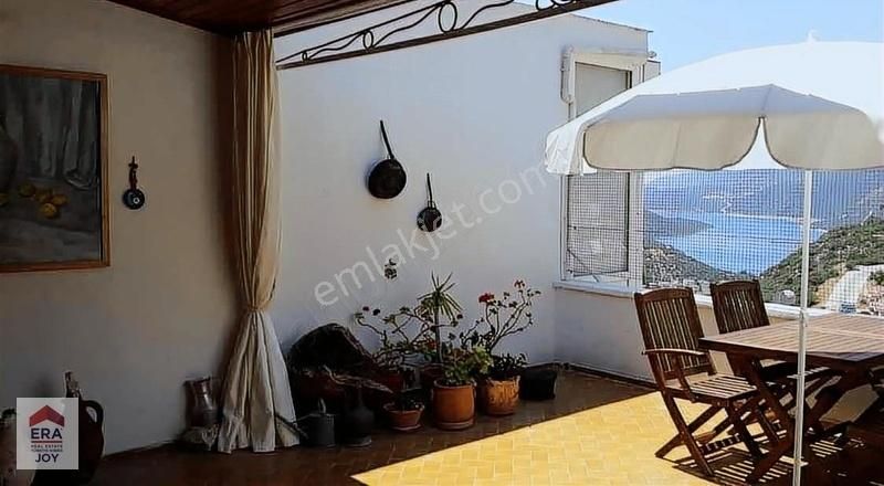 Kaş Merkez Meis Ve Muhteşem Deniz Manzaralı 3+1 Satılık Daire