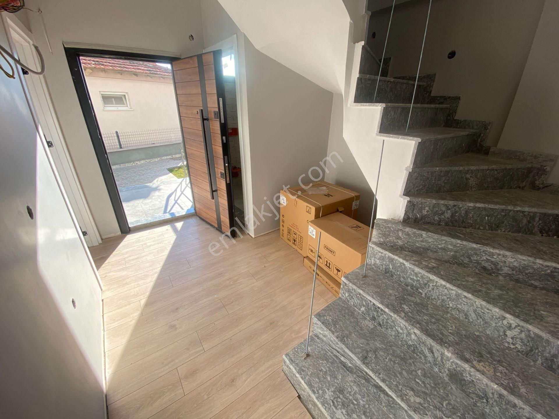 Altınoluk İlkbahar'dan Muadili Olmayan Deniz Manzaralı Triplex Villalar - Görsel 11