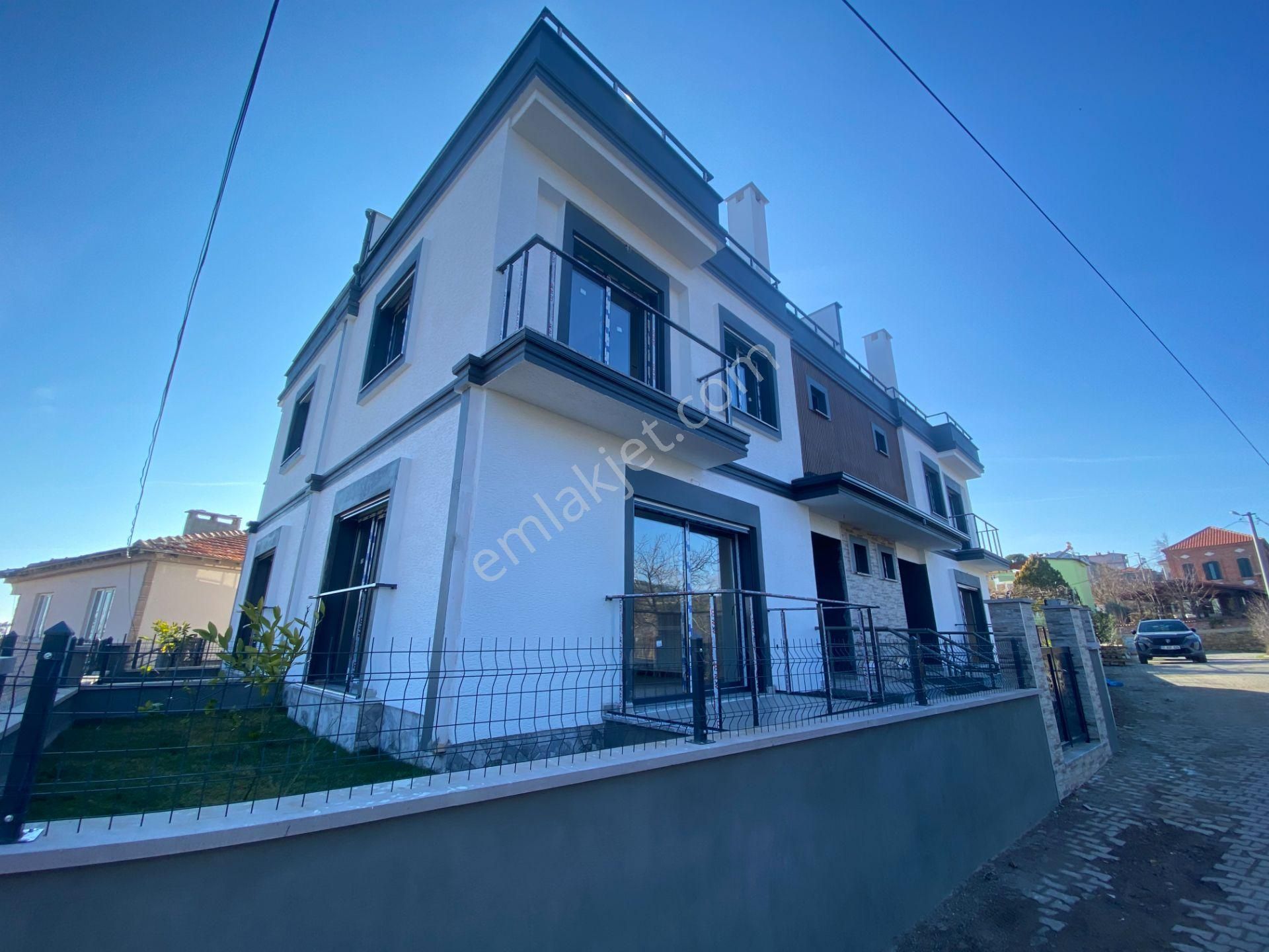 Altınoluk İlkbahar'dan Muadili Olmayan Deniz Manzaralı Triplex Villalar - Görsel 2