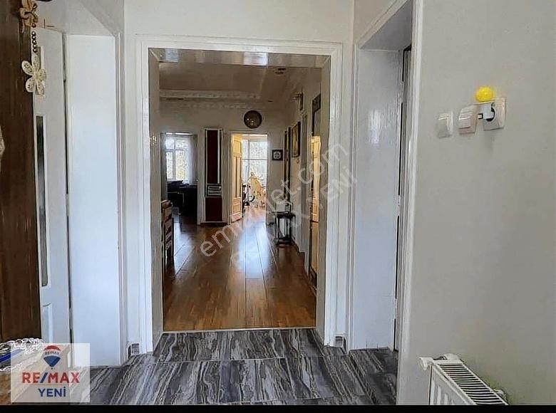 Re/max Yeni'den Dayızadelere Ait Şair Nuri Pakdilin Müstakil Evi
