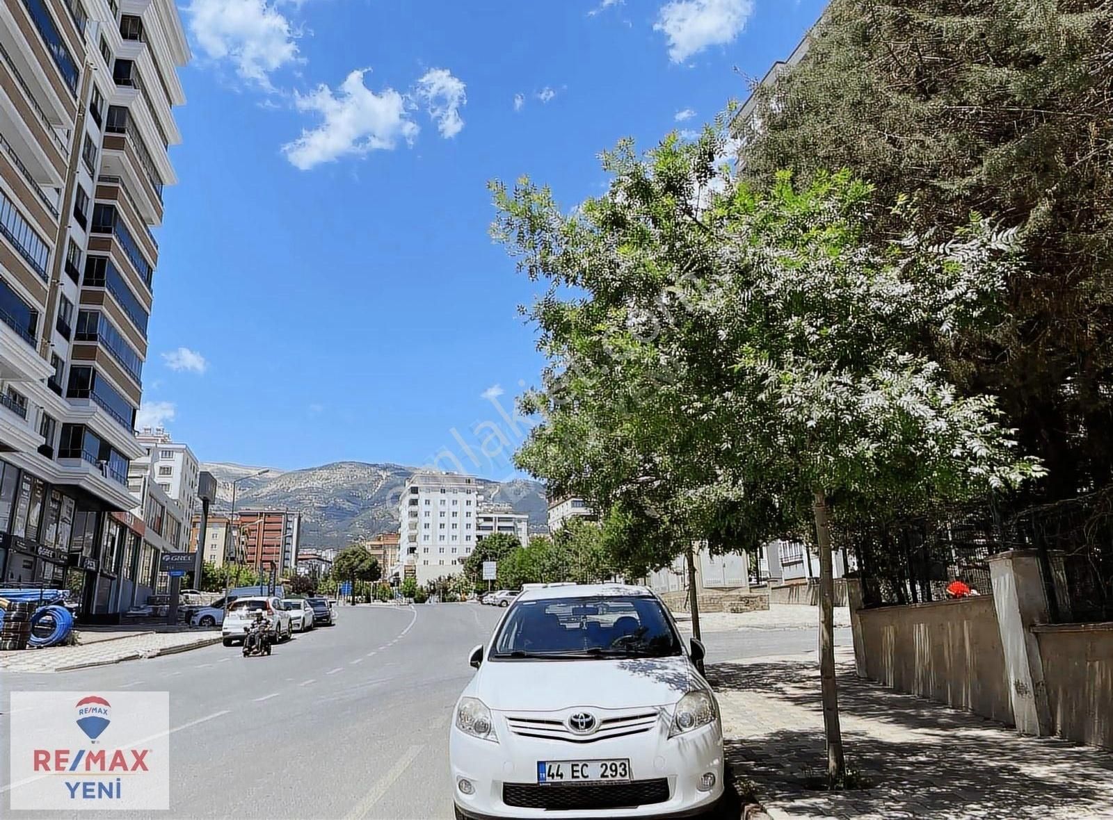 Remax Yeni'den Tekerek Ayranpınar Karşısı Site İçi 4+1 Daire