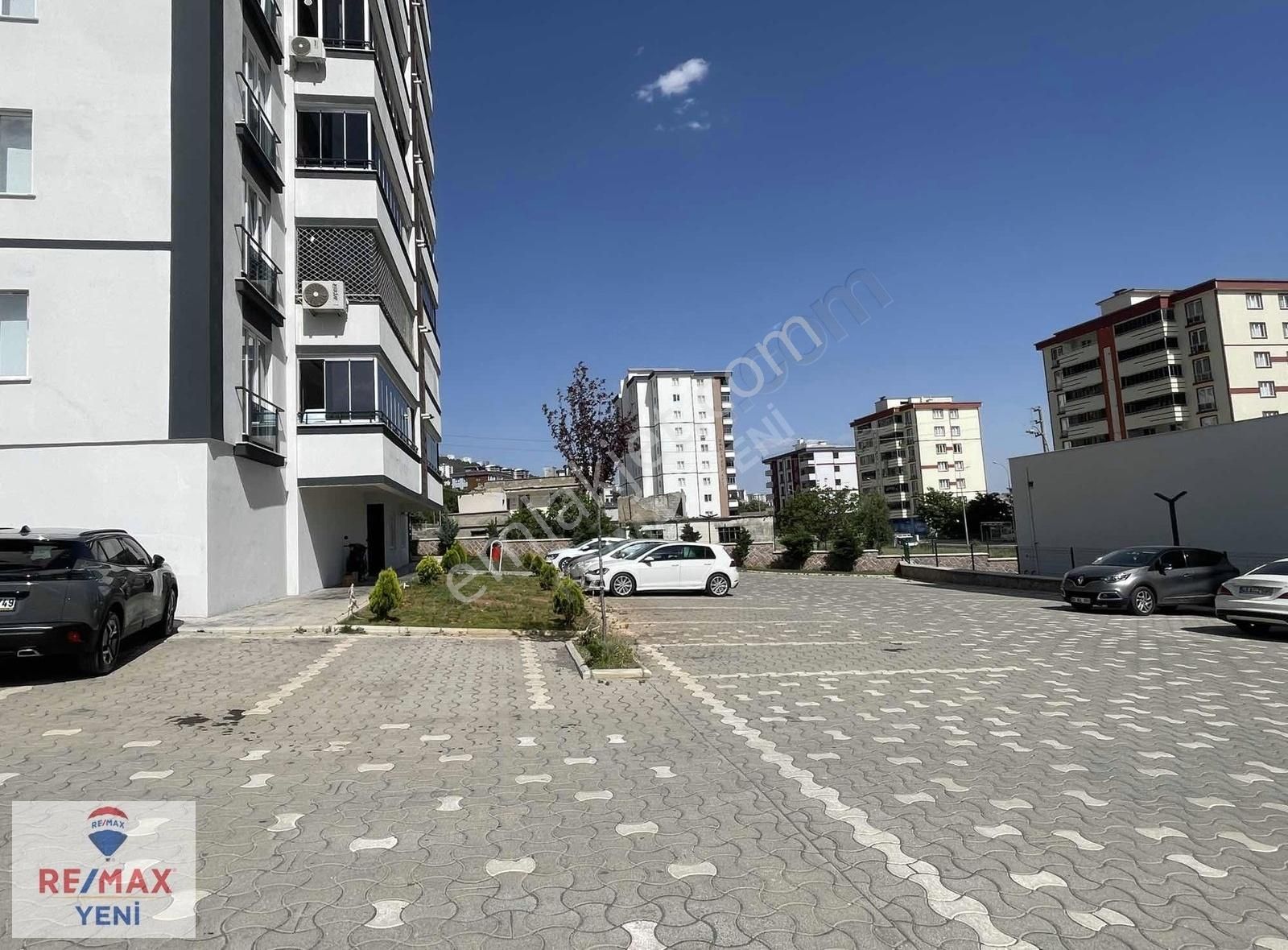 Remax Yeni'den Germenıcıa Çarşı Civarı Satılık Lüks Geniş 4,5+1