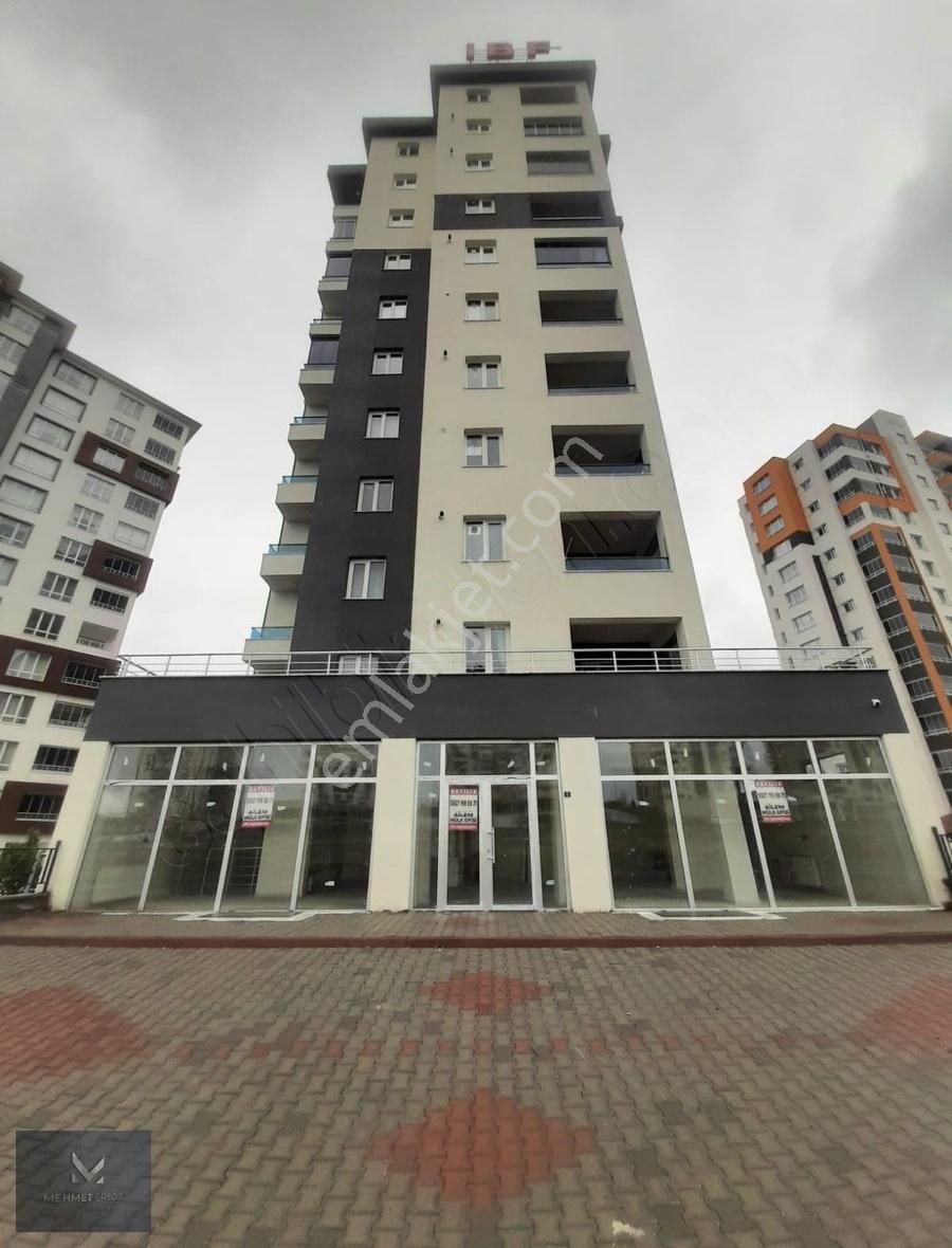 Serkentin Kalbinde Satılık Dükkan/mağza Büyük Cepheli