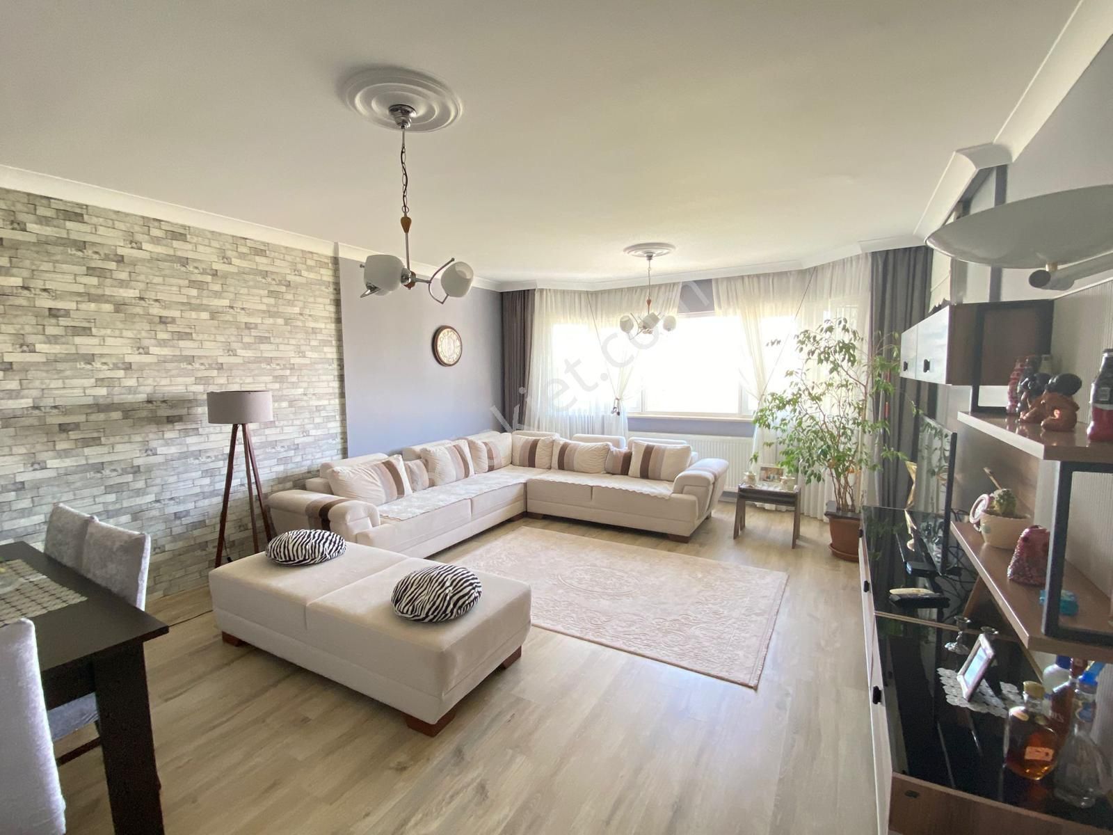 Sümeyra 2 Sitesinde Full Yapılı Manzaralı Satılık 3+1 Daire