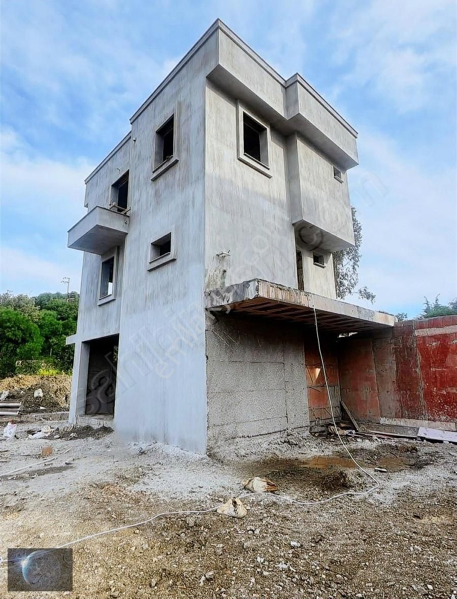 Seferihisar Zümrüt Evlerinde Yerden Isıtmalı Triplex Villa - Görsel 3