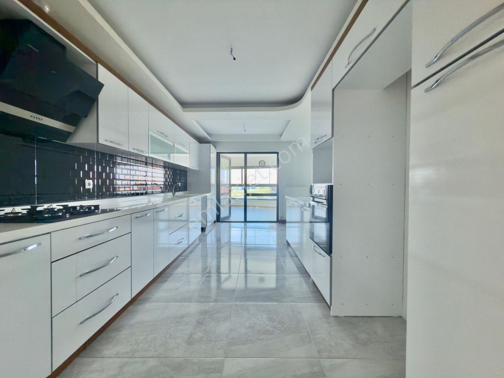 Kalecik Emlak'tan Kapalı Otopark Giyinme Odalı 14.kat 4+1 Teras Balkon