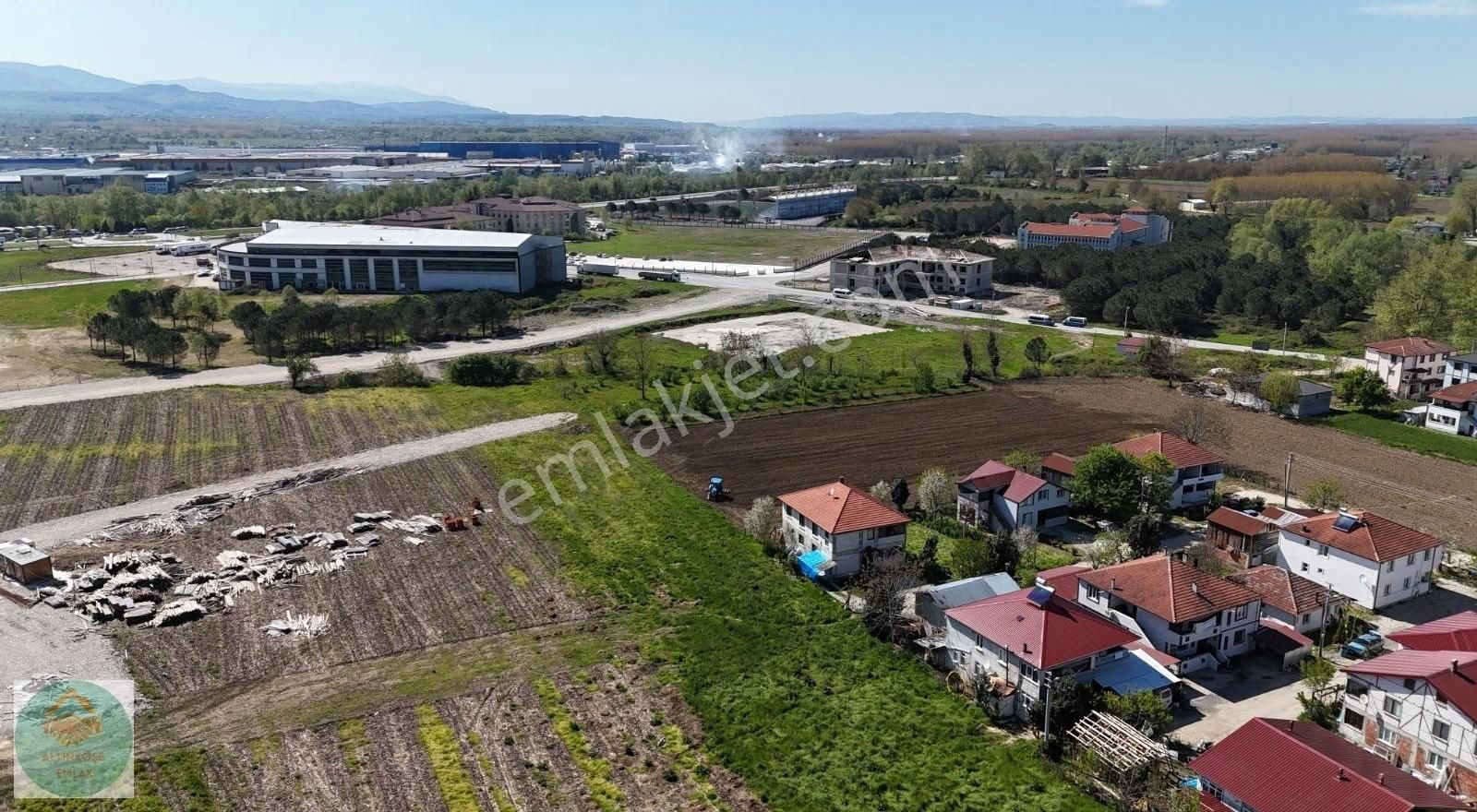 Altınköşe Emlak; Satılık Gözde Mevkide 500m2 Köşe Parsel