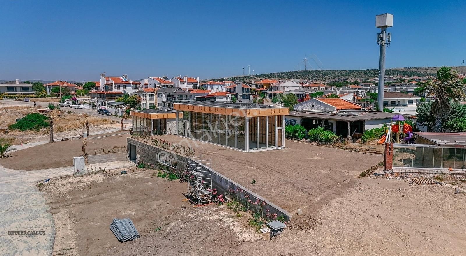 Çeşme Şifne Bölgesinde Denize Sıfır 880 M2 Kiralık Dükkan