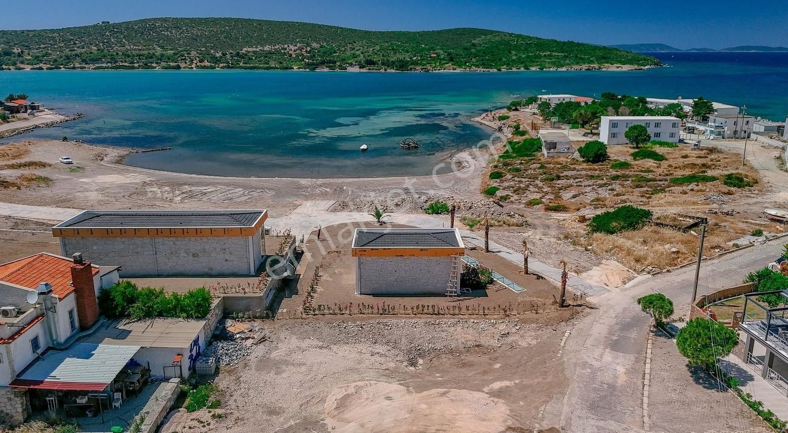 Çeşme Şifne Bölgesinde Denize Sıfır 500 M2 Kiralık Dükkan
