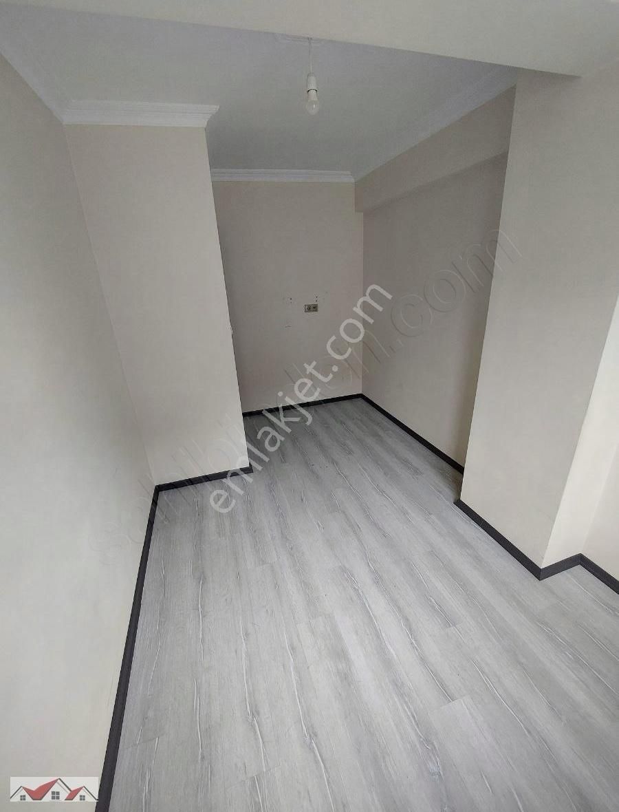 Seçkin'den Ana Yol Üzerinde Geniş 1+1 Kiralık Daire