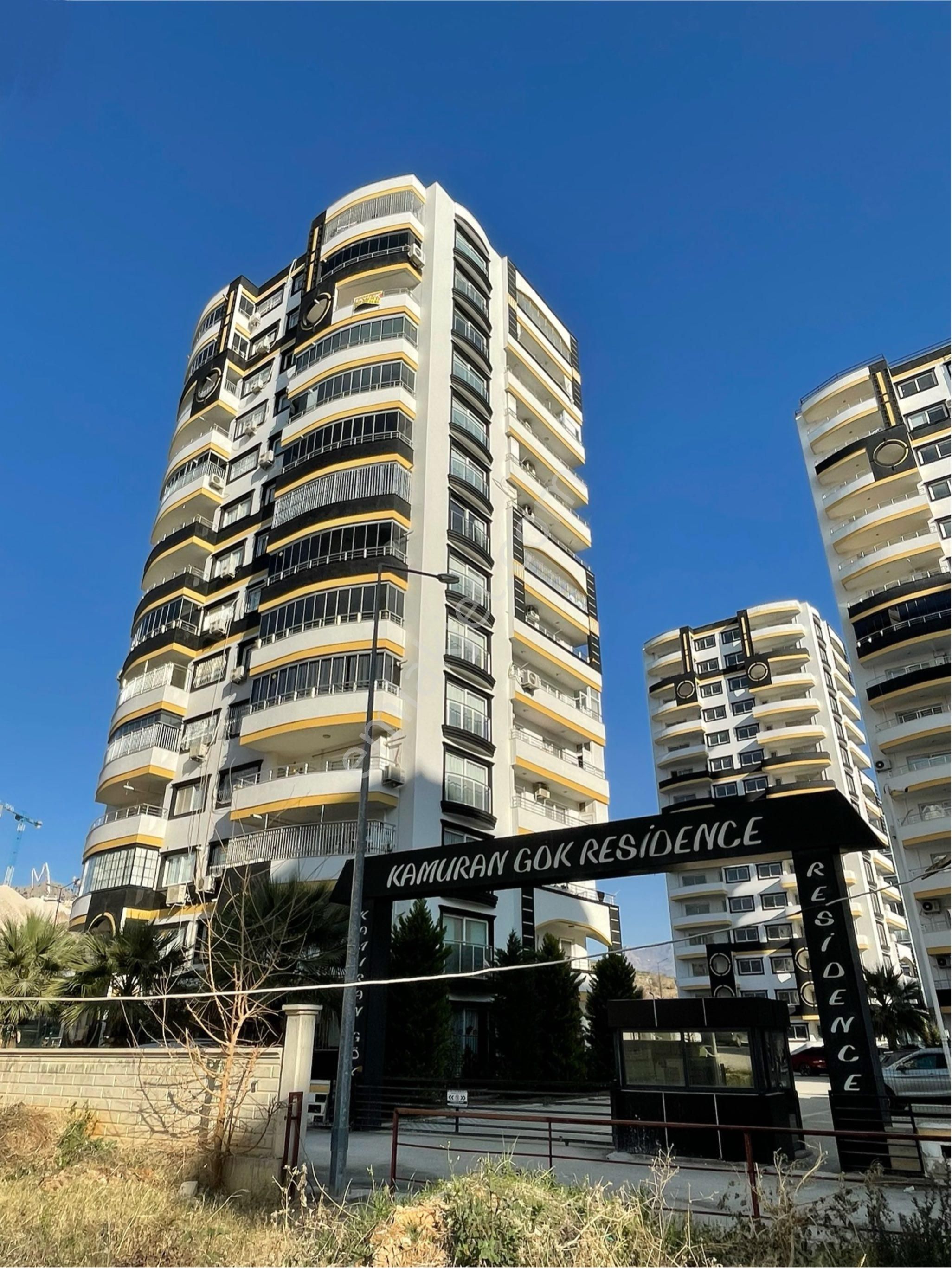 Kozan Divan Emlak’tan Kamuran Gök Rezidans’ta Kiralık 4+1