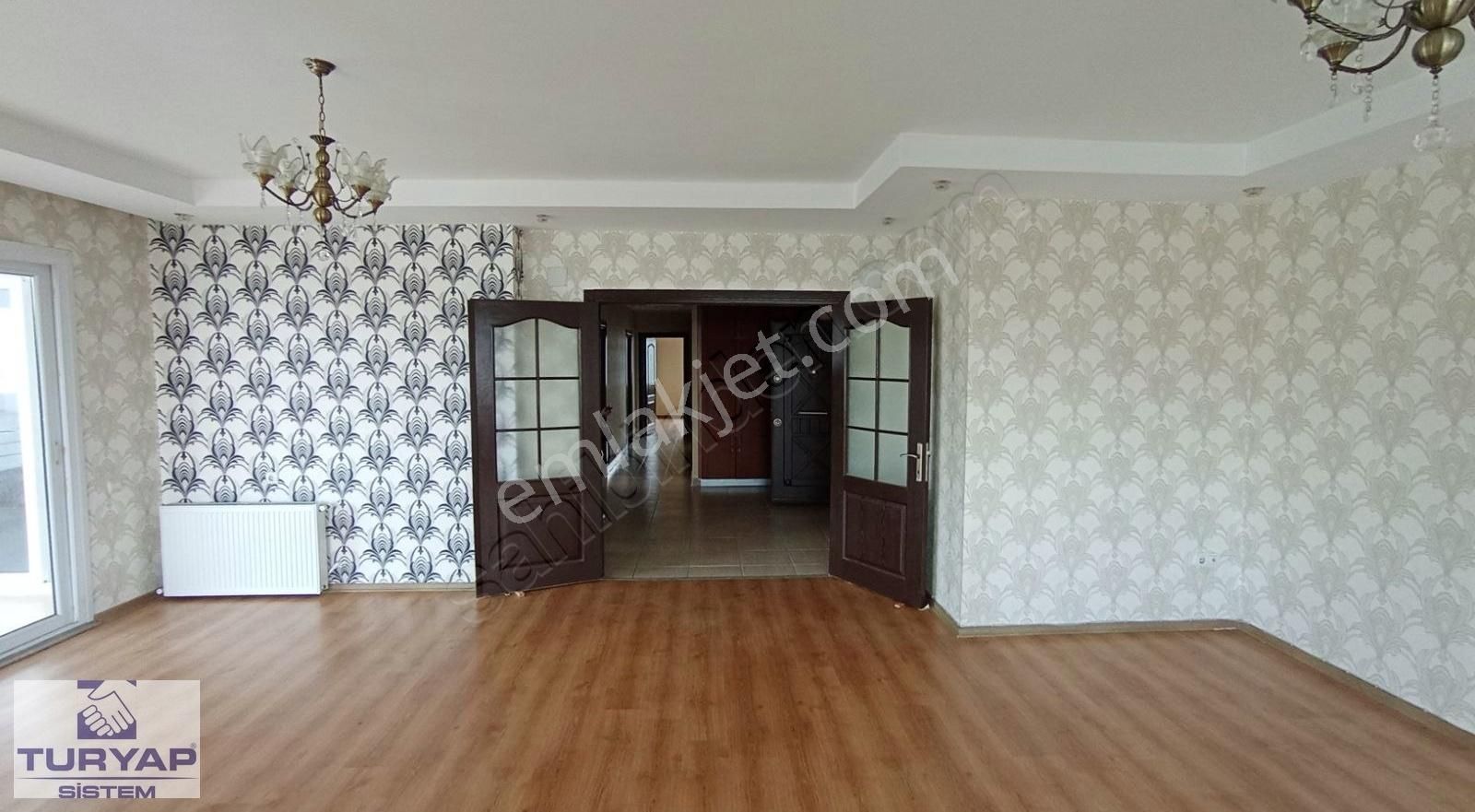 Mezitli Soli Center Civarında, Havuzlu, Devasa Kiralık 3+1 Daire