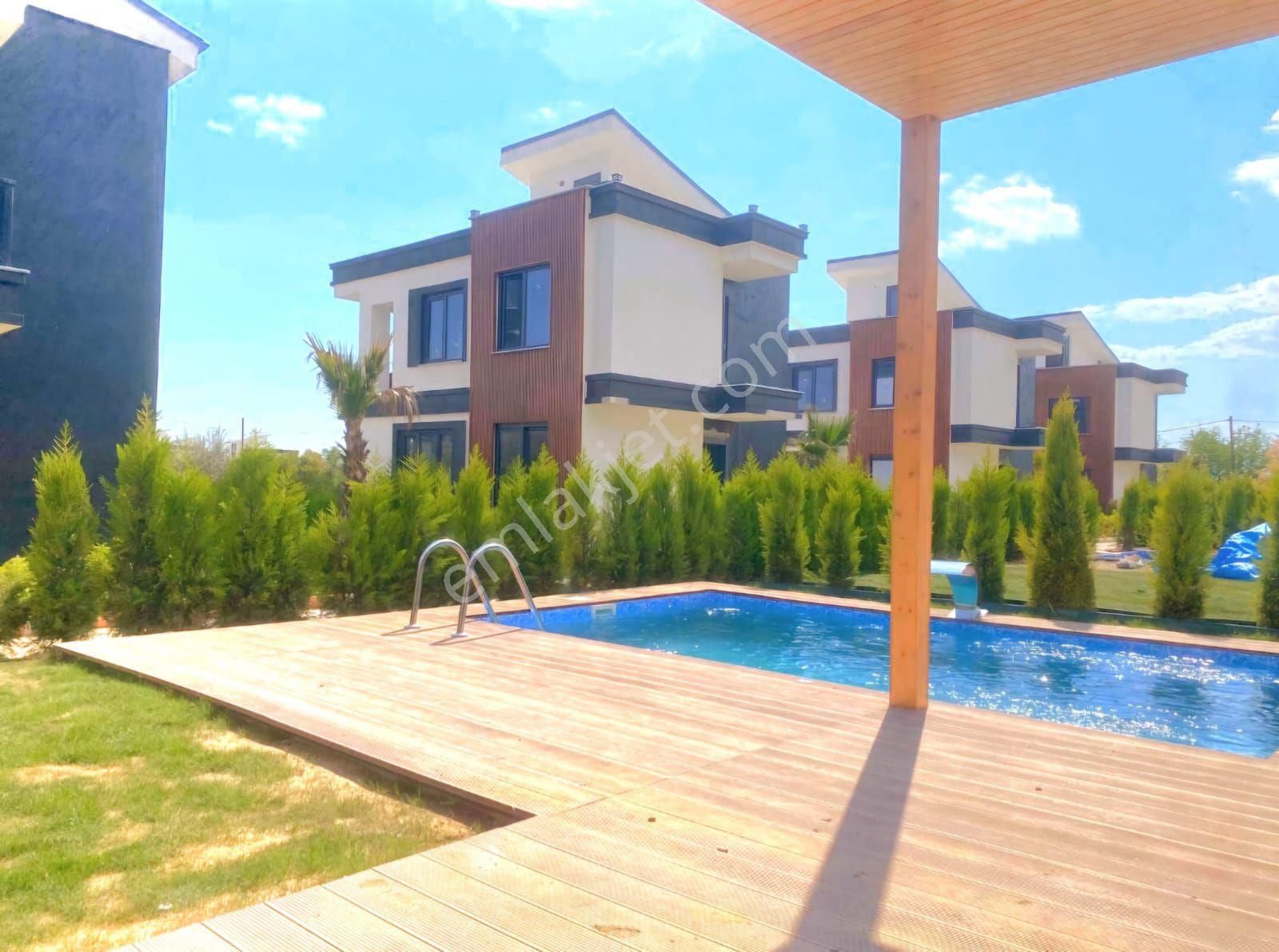 Edremit Hamidiye'de Satılık Sıfır Lüks Villa.