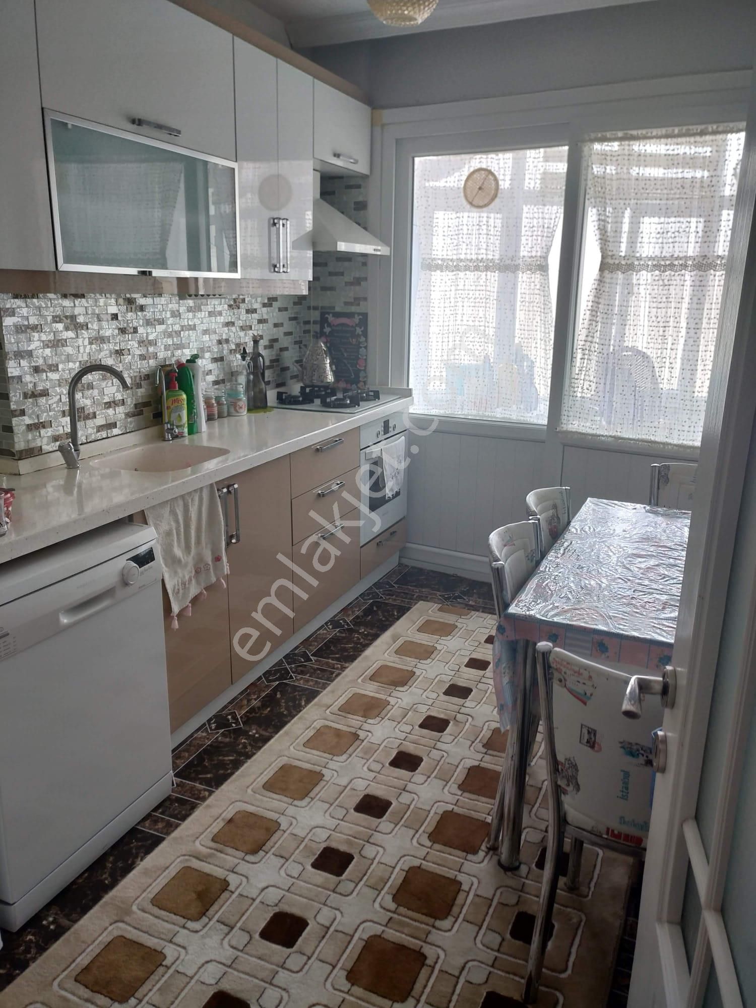 Pendik Esenlerde Satılık 3+1 Ferah Daire