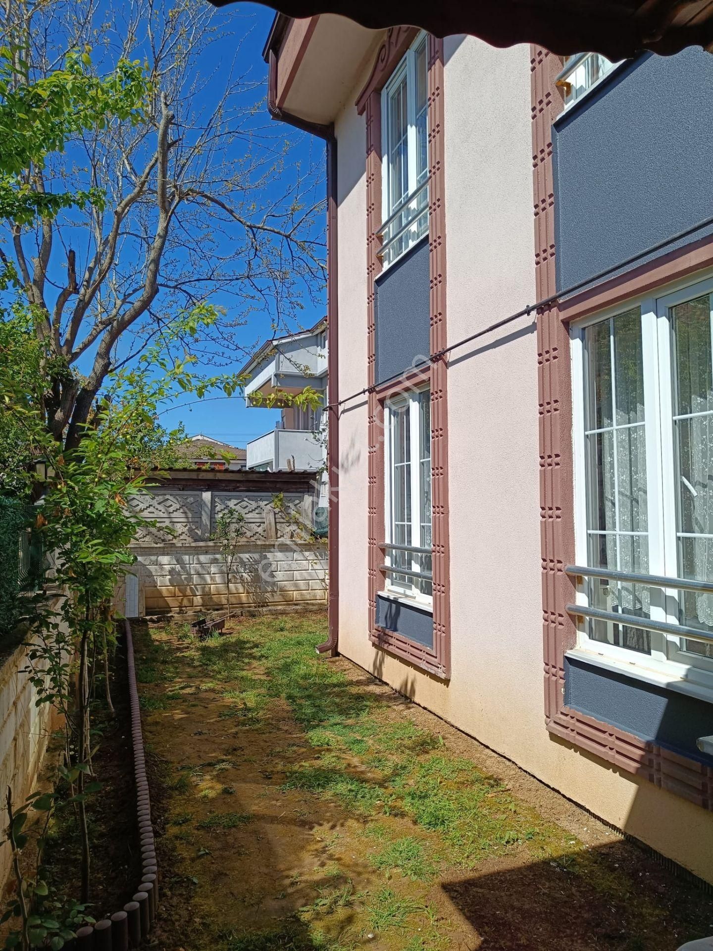 Alandere Cadde Üzeri Müstakil Villa 4+1 175 M2 Deniz 100 Metre