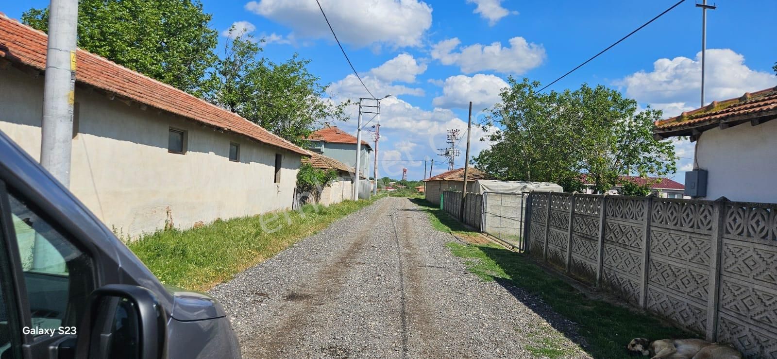 Lüleburgaz Emirali Köyünde 930 M2 Arsa