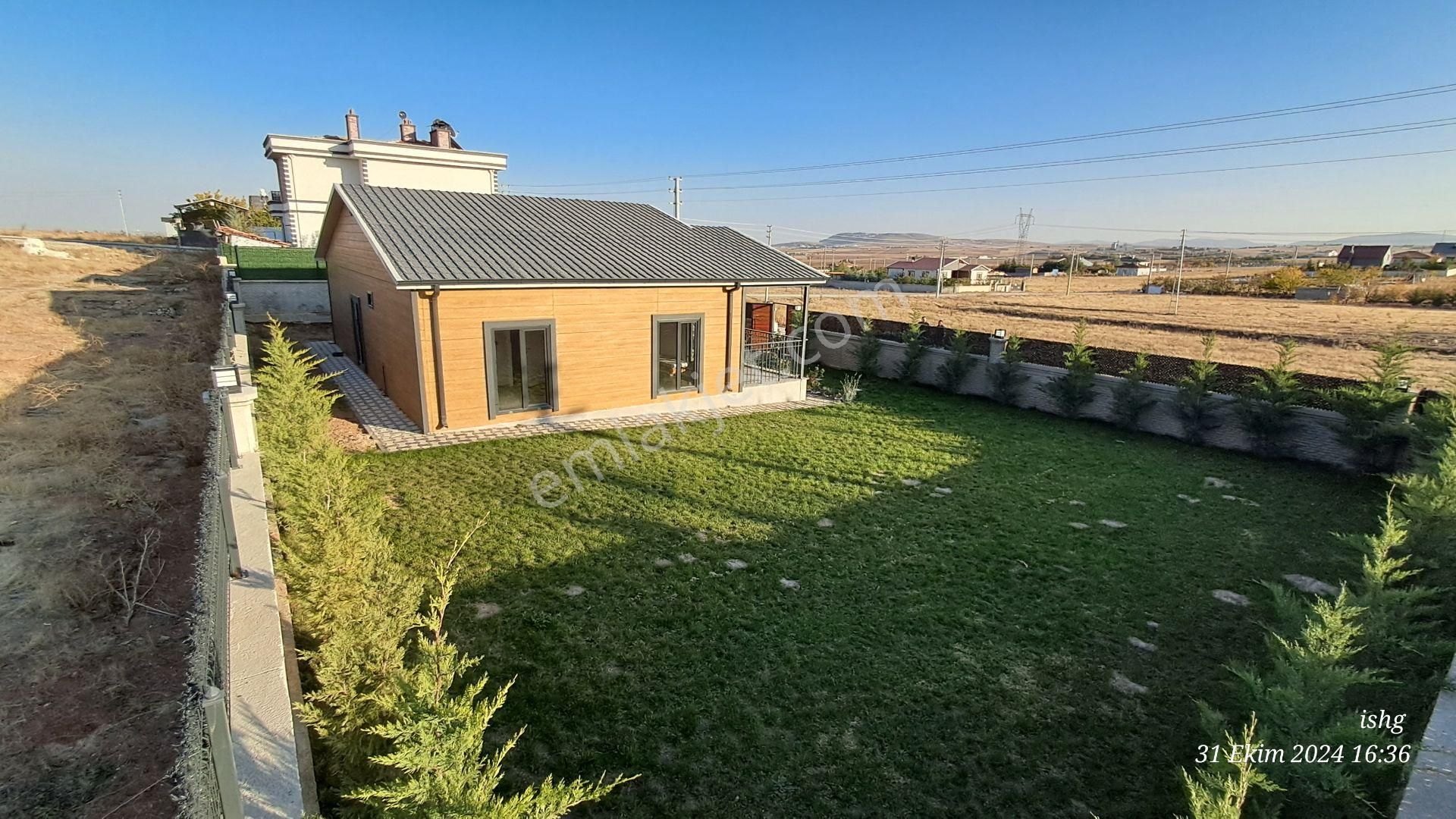 525m2 Arsa İçerisinde Full Bakımlı Bahçe Ve 3+1 Müstakil Ev