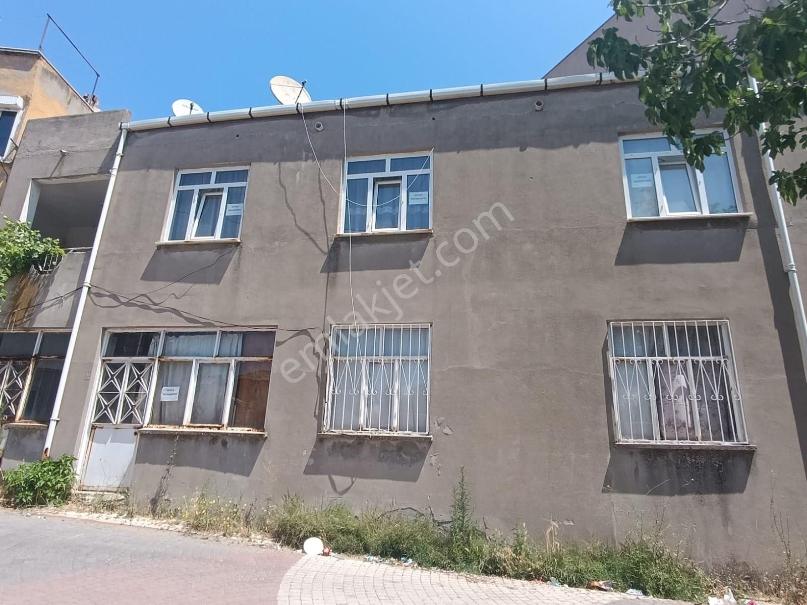 Ayvacık Çarşıda Satılık İki Katlı Bina