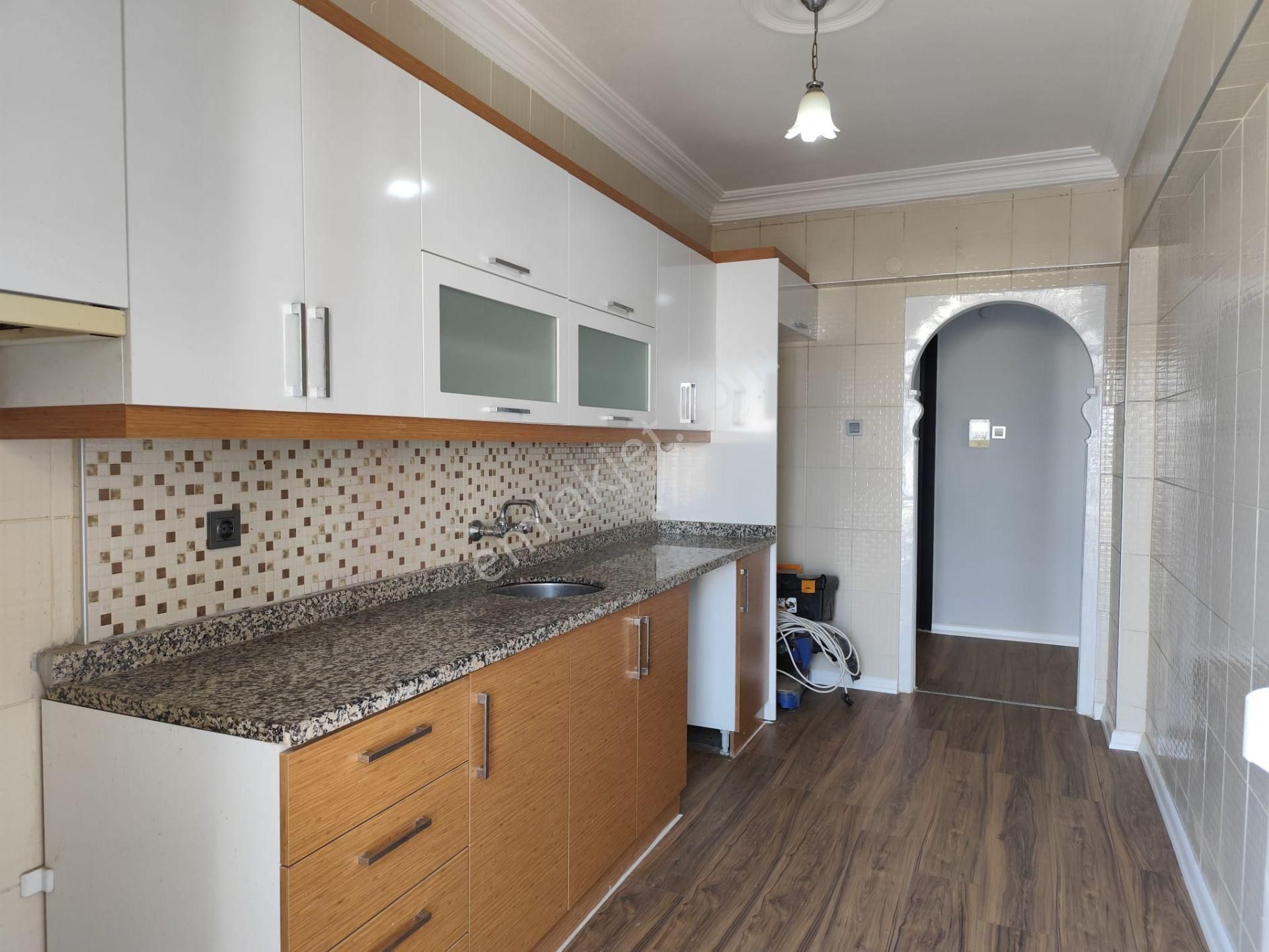 Kenan Evren Bulvarında Sitede 3+1+kilerli Güney Doğu Cepheli Ekstralı Daire