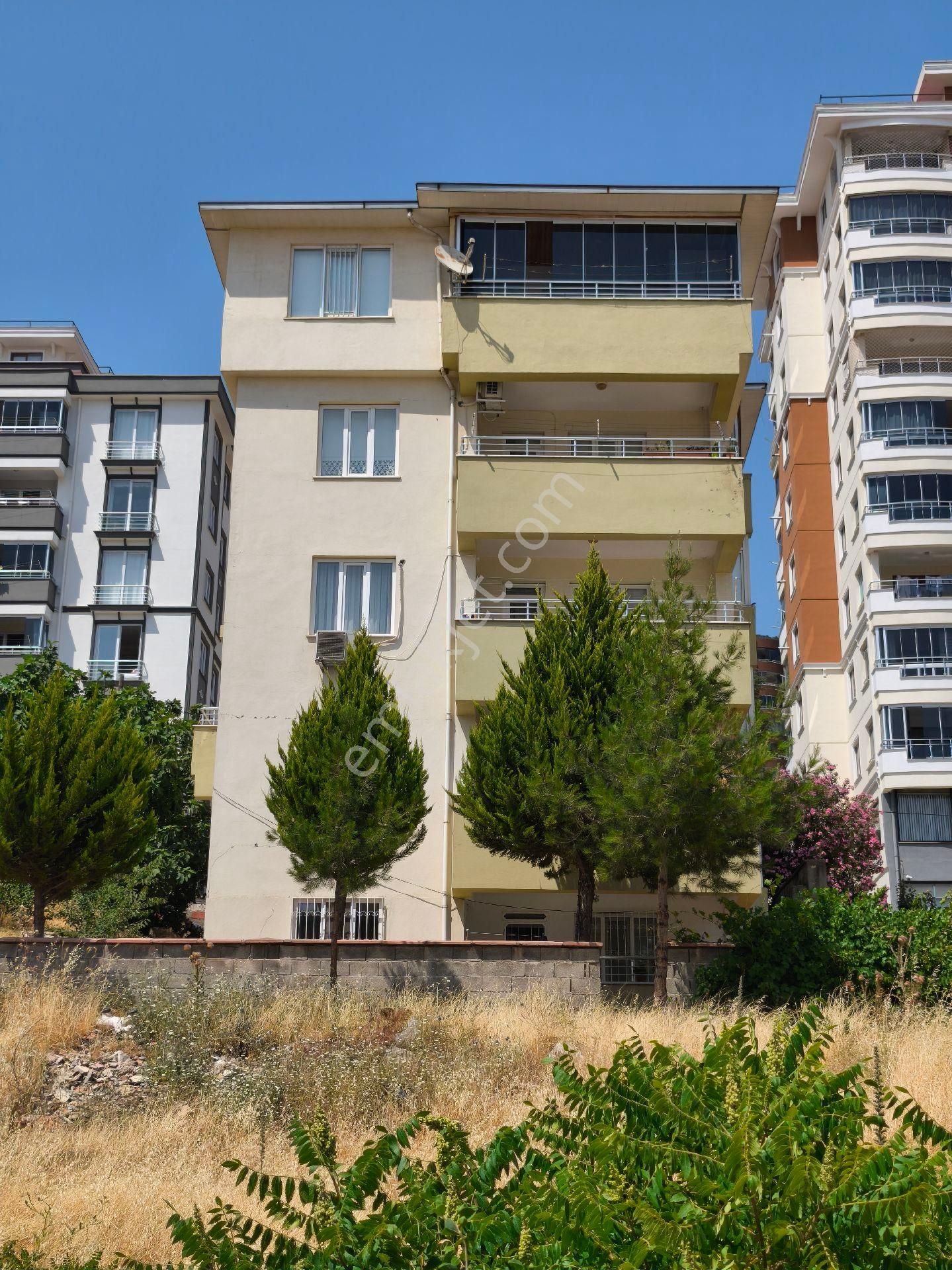 Er-taş'tan Yanık Petrol Arkası Hasarsız Az Katlı Geniş 3+1