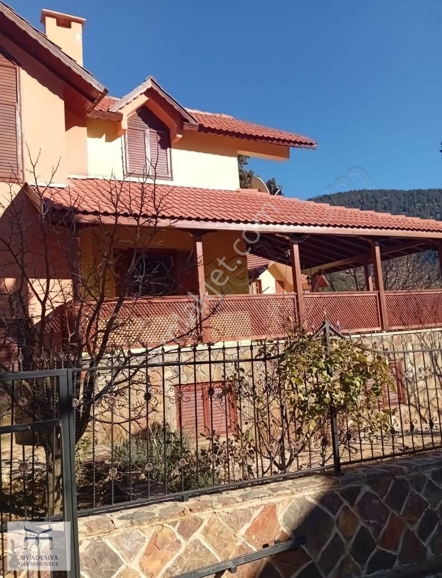 Fındıklı'da Masrafsız Satılık Tripleks Villa
