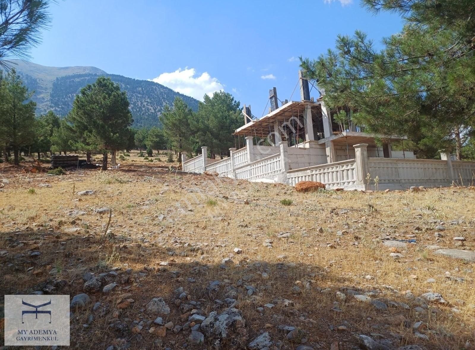 Adana Pozantı'da 400 M2 İmarlı Arsa