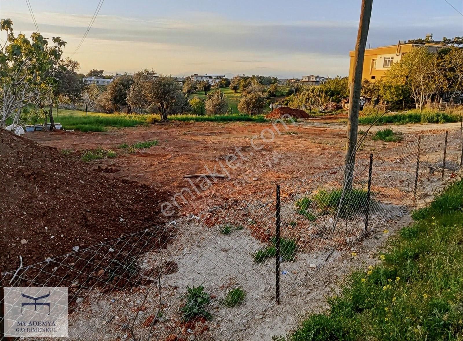 Sarıçam Mustafalar Yerleşim Yeri İçinde Parçalı Değerli Arazi
