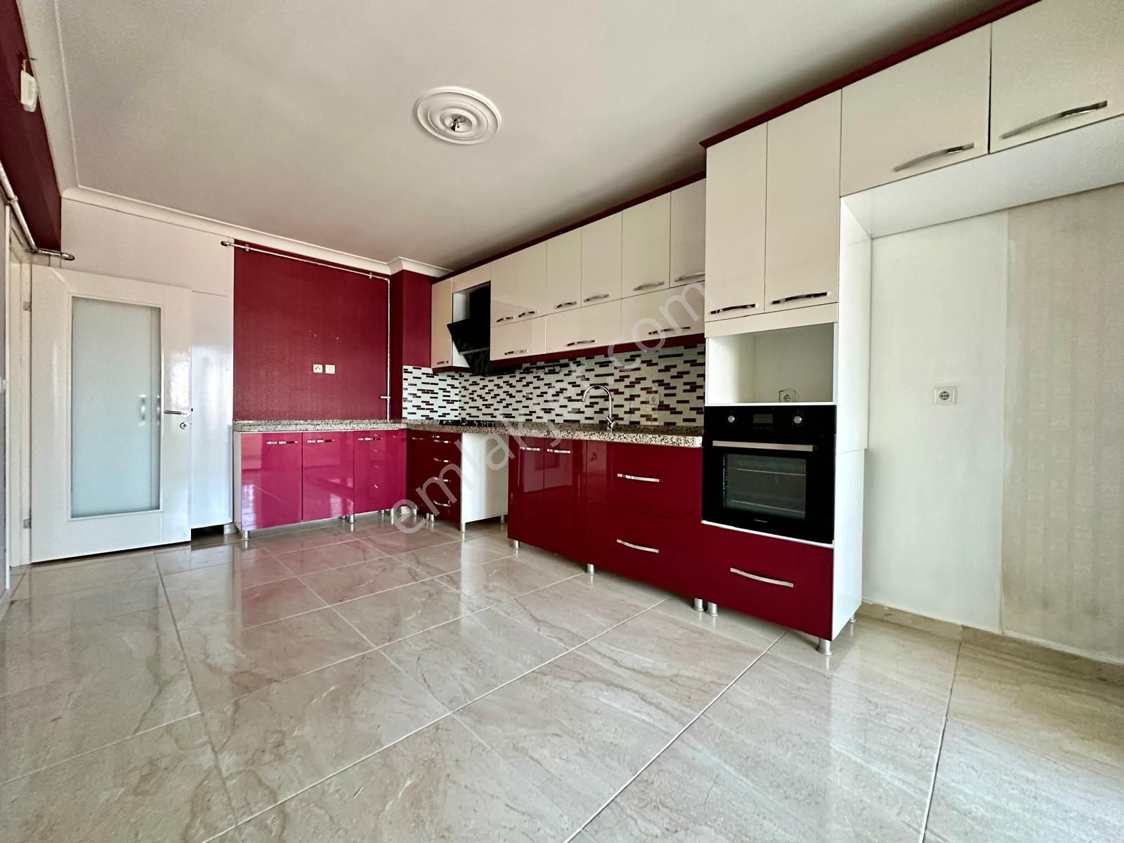 Kalecik Emlak'tan Merkez Mh'de G- Cepheli Masrafsız, Full Yapılı 4+1 180m²