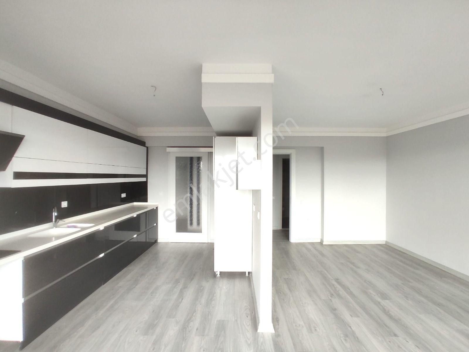 Susuz'da Bulvar Cepheli Kredi Limitsiz Satılık 4+1 Daire /marka