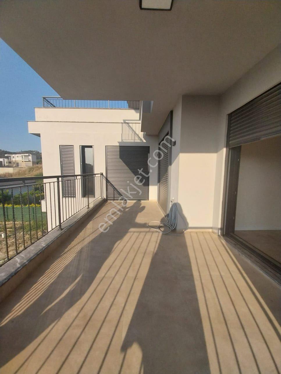 Kuşadası Yaylaköy'de Geniş Bahçeli,sıfır 7+1 Lüks Villa - Görsel 30