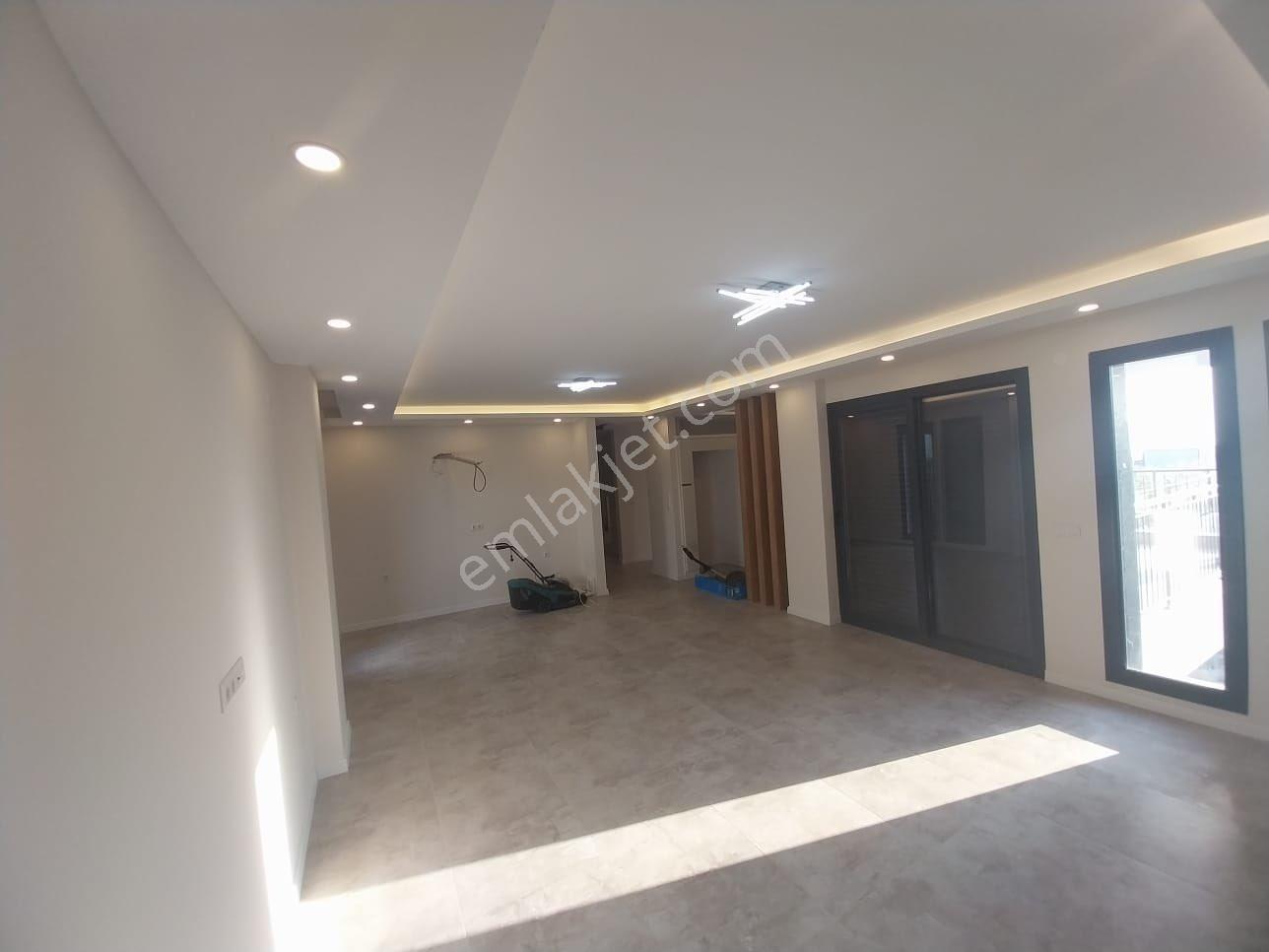Kuşadası Yaylaköy'de Geniş Bahçeli,sıfır 7+1 Lüks Villa - Görsel 6
