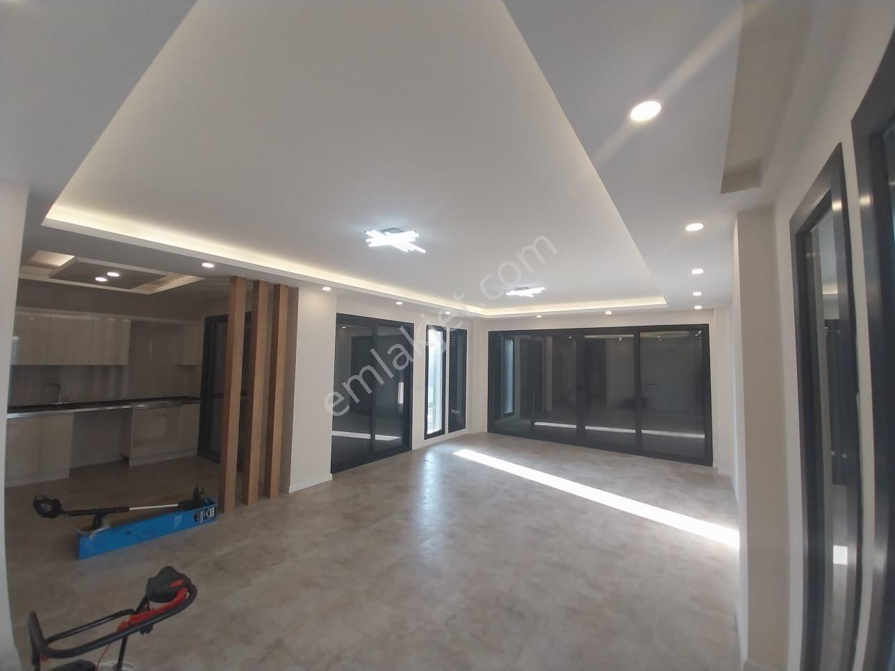 Kuşadası Yaylaköy'de Geniş Bahçeli,sıfır 7+1 Lüks Villa - Görsel 7