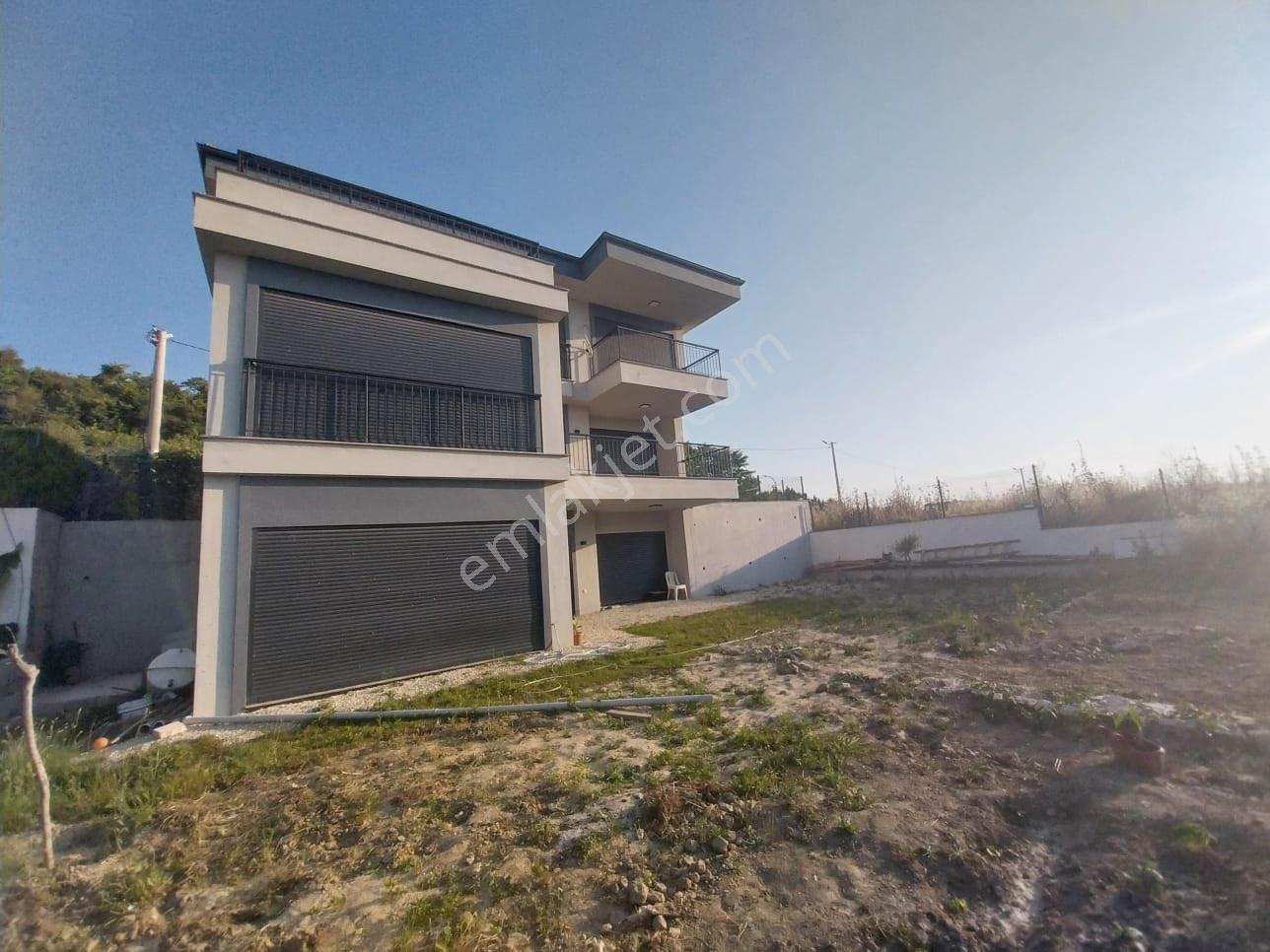 Kuşadası Yaylaköy'de Geniş Bahçeli,sıfır 7+1 Lüks Villa - Görsel 2