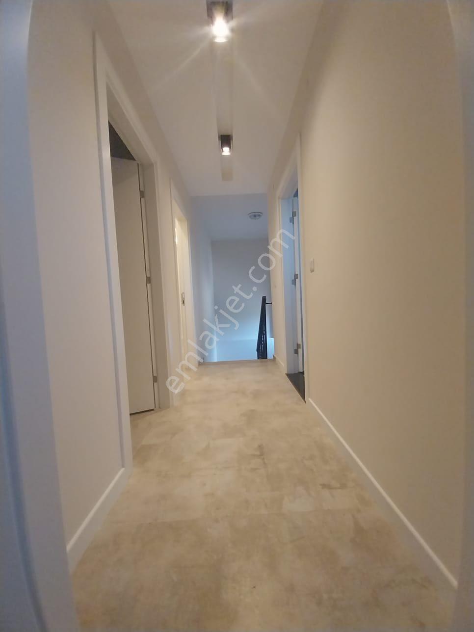 Kuşadası Yaylaköy'de Geniş Bahçeli,sıfır 7+1 Lüks Villa - Görsel 19