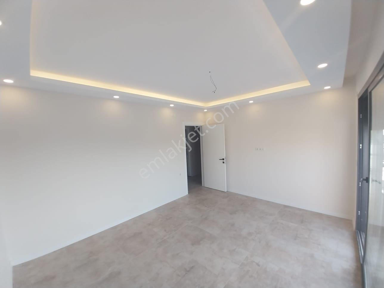 Kuşadası Yaylaköy'de Geniş Bahçeli,sıfır 7+1 Lüks Villa - Görsel 11