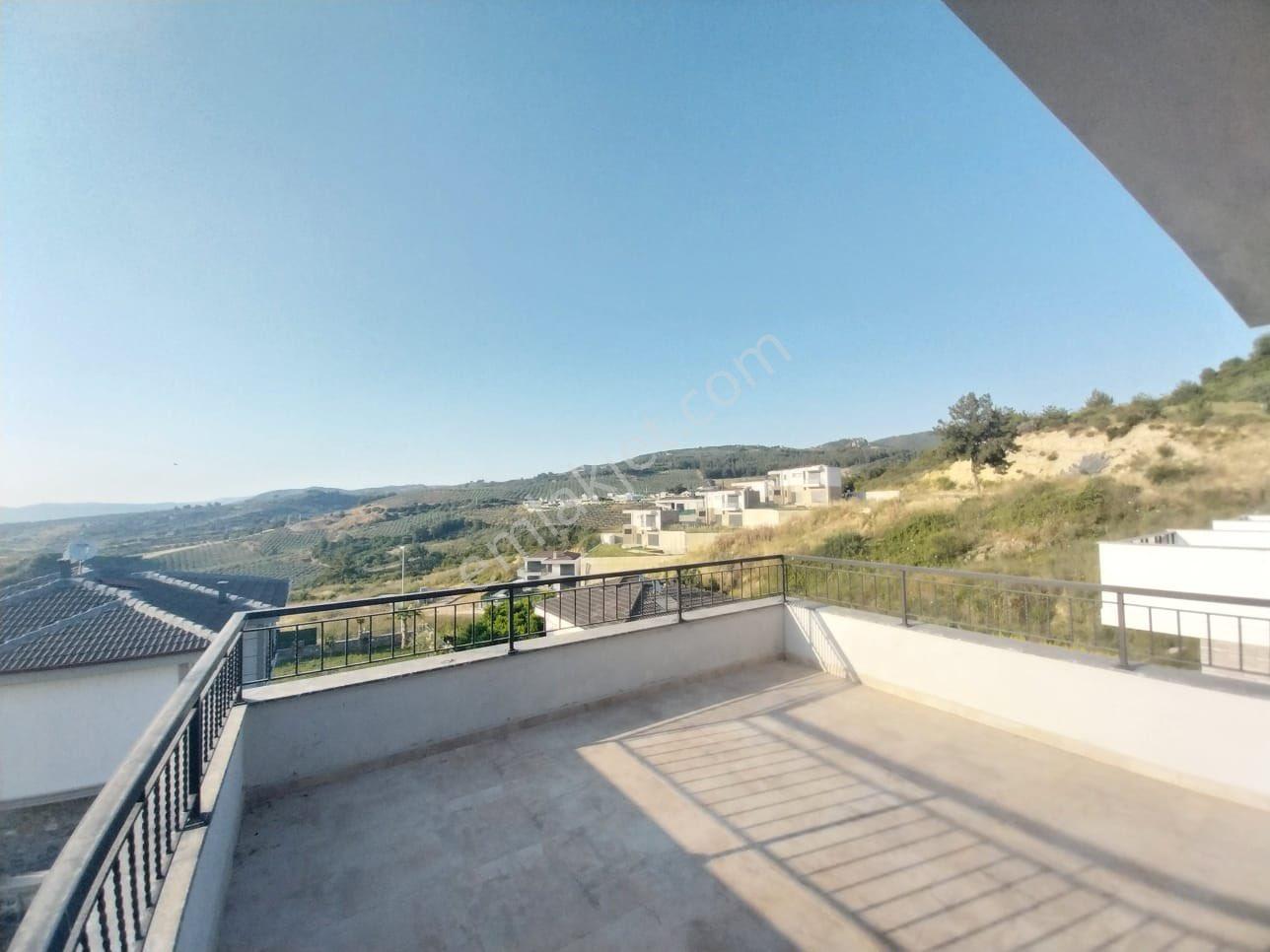 Kuşadası Yaylaköy'de Geniş Bahçeli,sıfır 7+1 Lüks Villa - Görsel 27