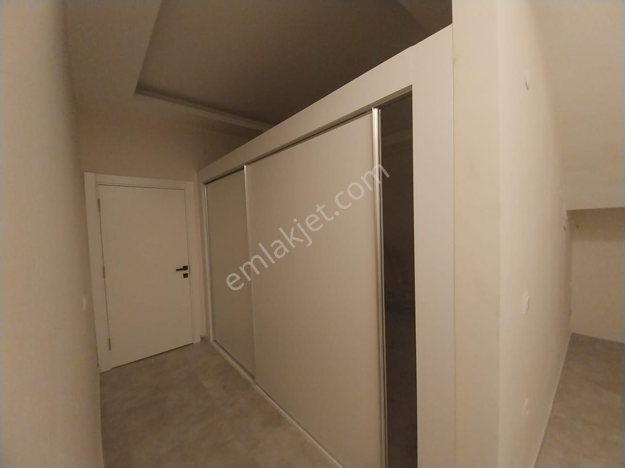 Kuşadası Yaylaköy'de Geniş Bahçeli,sıfır 7+1 Lüks Villa - Görsel 26