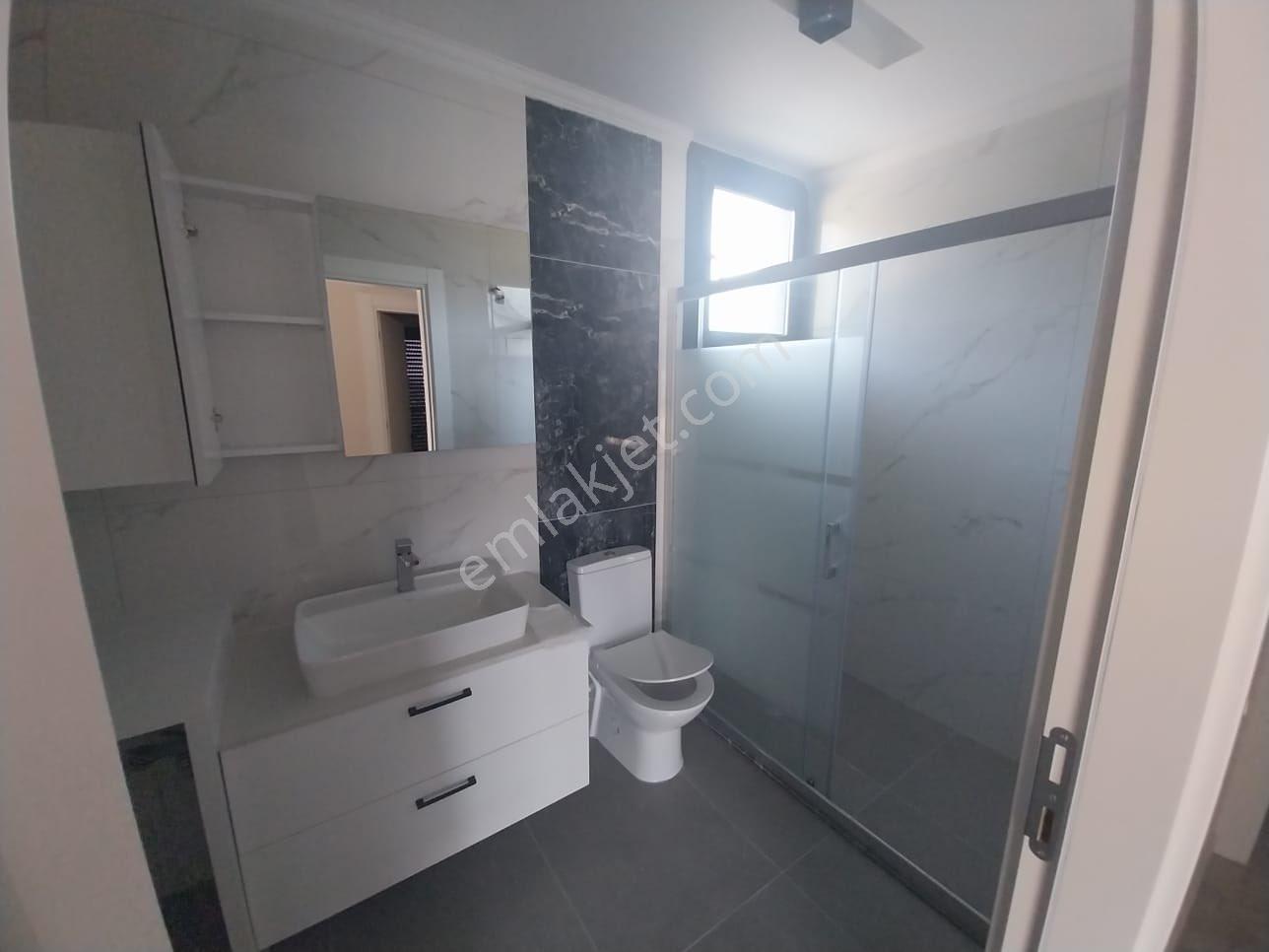 Kuşadası Yaylaköy'de Geniş Bahçeli,sıfır 7+1 Lüks Villa - Görsel 23