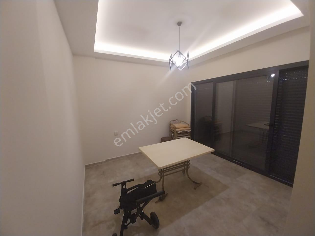 Kuşadası Yaylaköy'de Geniş Bahçeli,sıfır 7+1 Lüks Villa - Görsel 22