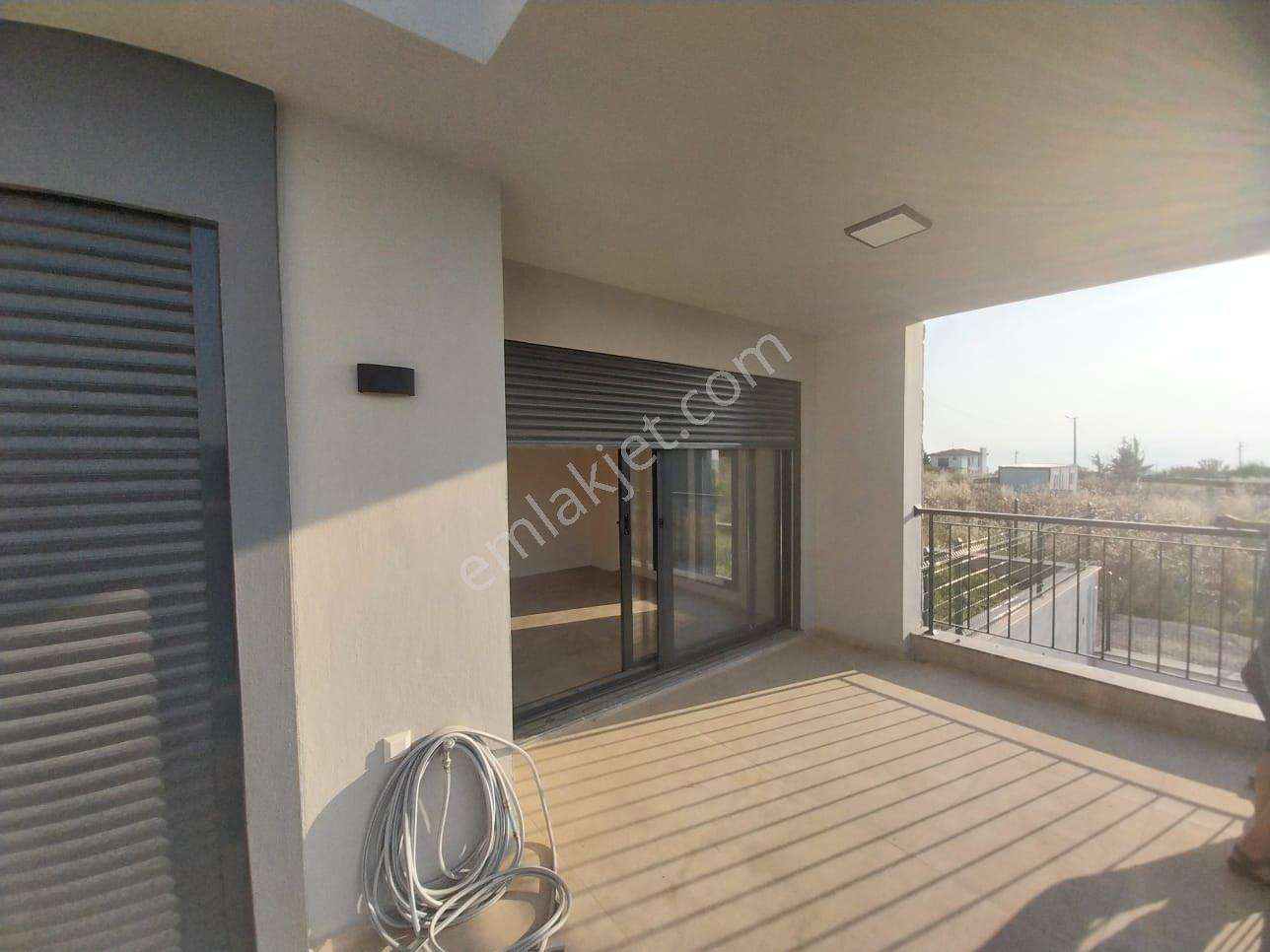 Kuşadası Yaylaköy'de Geniş Bahçeli,sıfır 7+1 Lüks Villa - Görsel 29