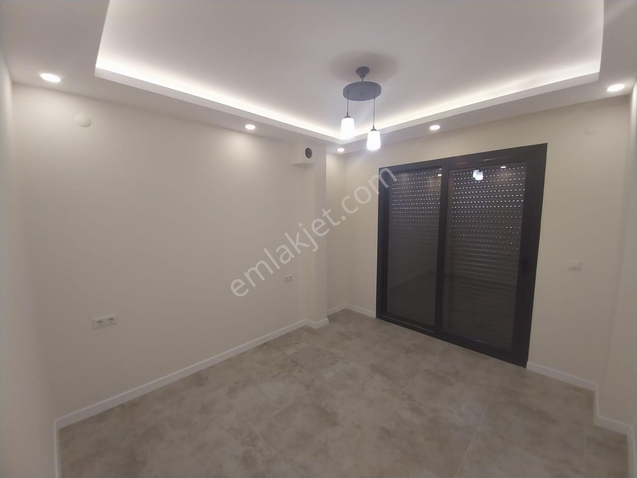 Kuşadası Yaylaköy'de Geniş Bahçeli,sıfır 7+1 Lüks Villa - Görsel 17