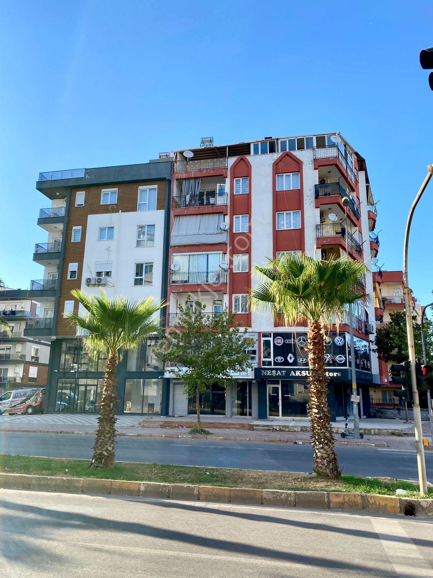 Kızılarıkta Cadde Üzeri Katta Asansörlü Geniş Kullanışlı 2+1