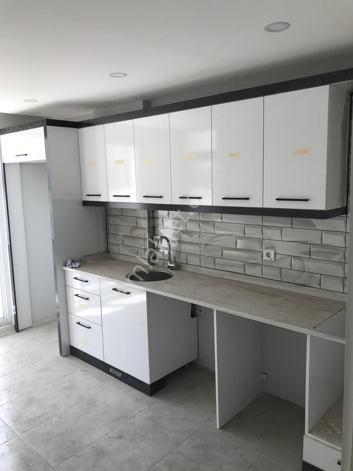 Antalya Kepez Şafakta Kiralık 2+1 Asansörlü Havuzlu Sitede Katta Daire No.20250