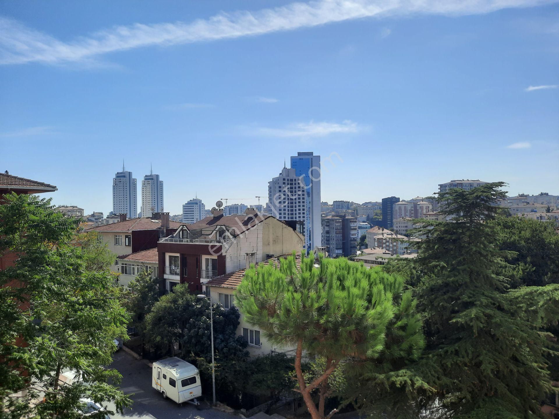 Gayrettepede 3+1 145 M2 3. Kat Otoparklı Asansörlü Klimalı Çift Balkonlu Çift Tuvaletli Ferah Daire