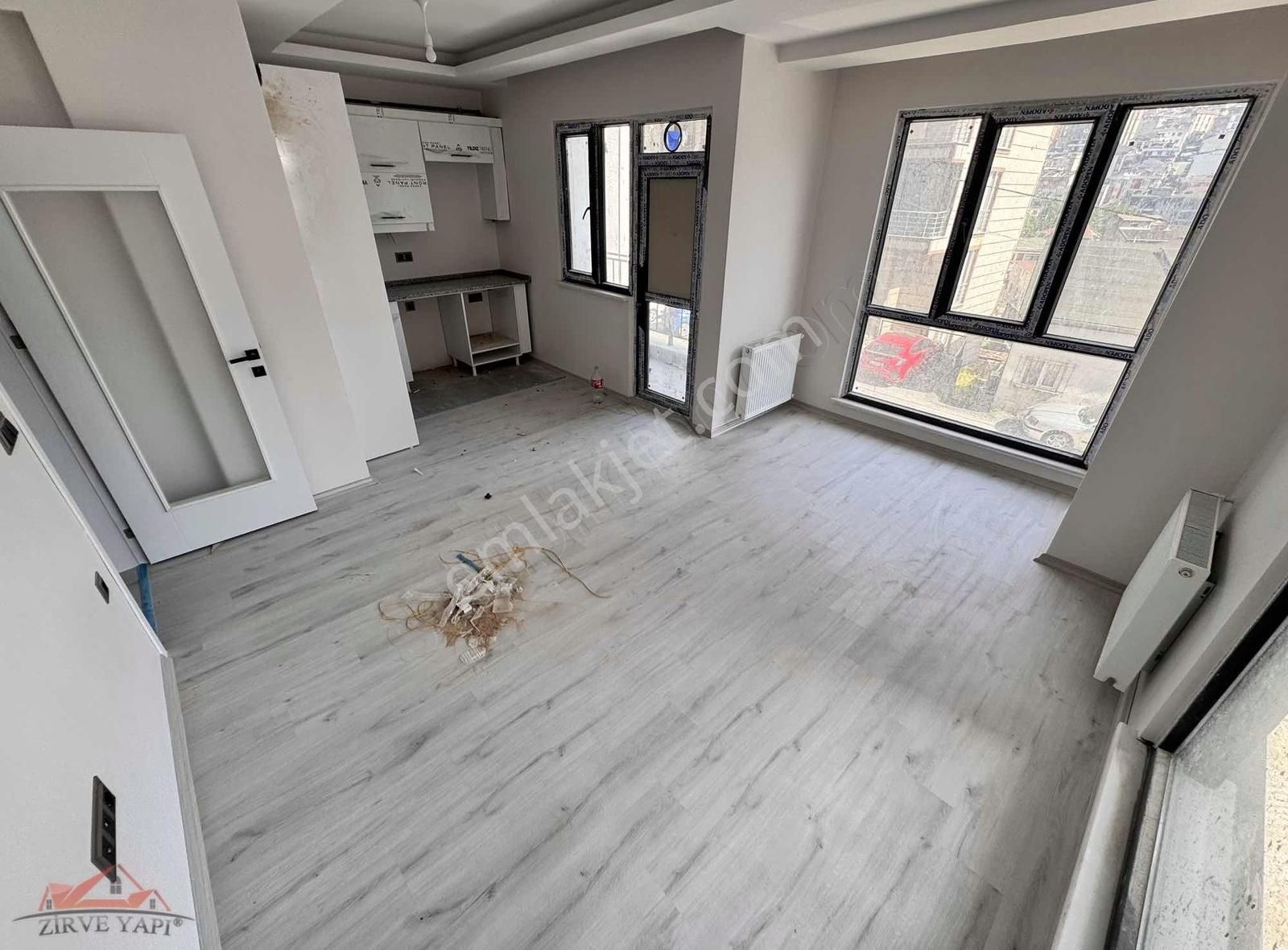 Eyüp Karadolap Metro Yakını Sıfır Site 1.kat 2+1 70m2 4.300.000t