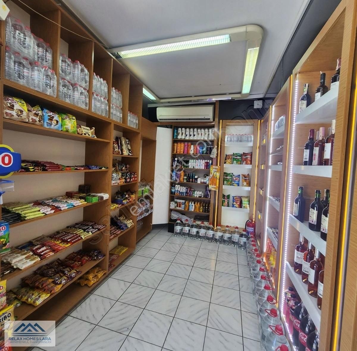 Ana Cadde Üzerinde Devirlik Market