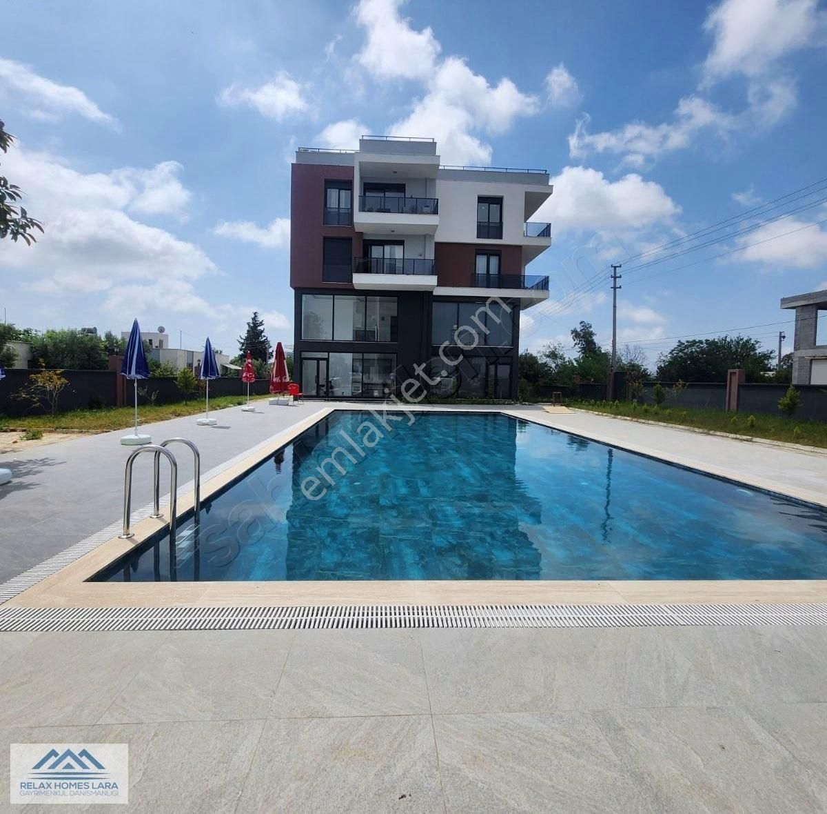 Antalya Altıntaş Ta Site İçinde Havuz Manzaralı1+1 Kiralık Daire