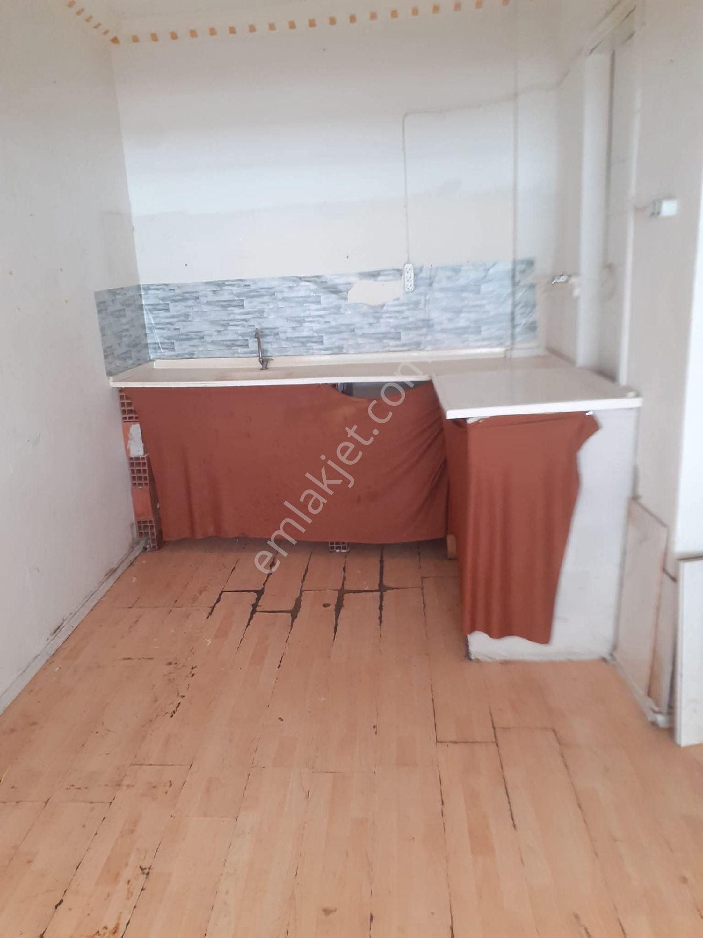 Rekoor Emlaktan Çiftlik Yakını 20 M² Kiralık Dükkan