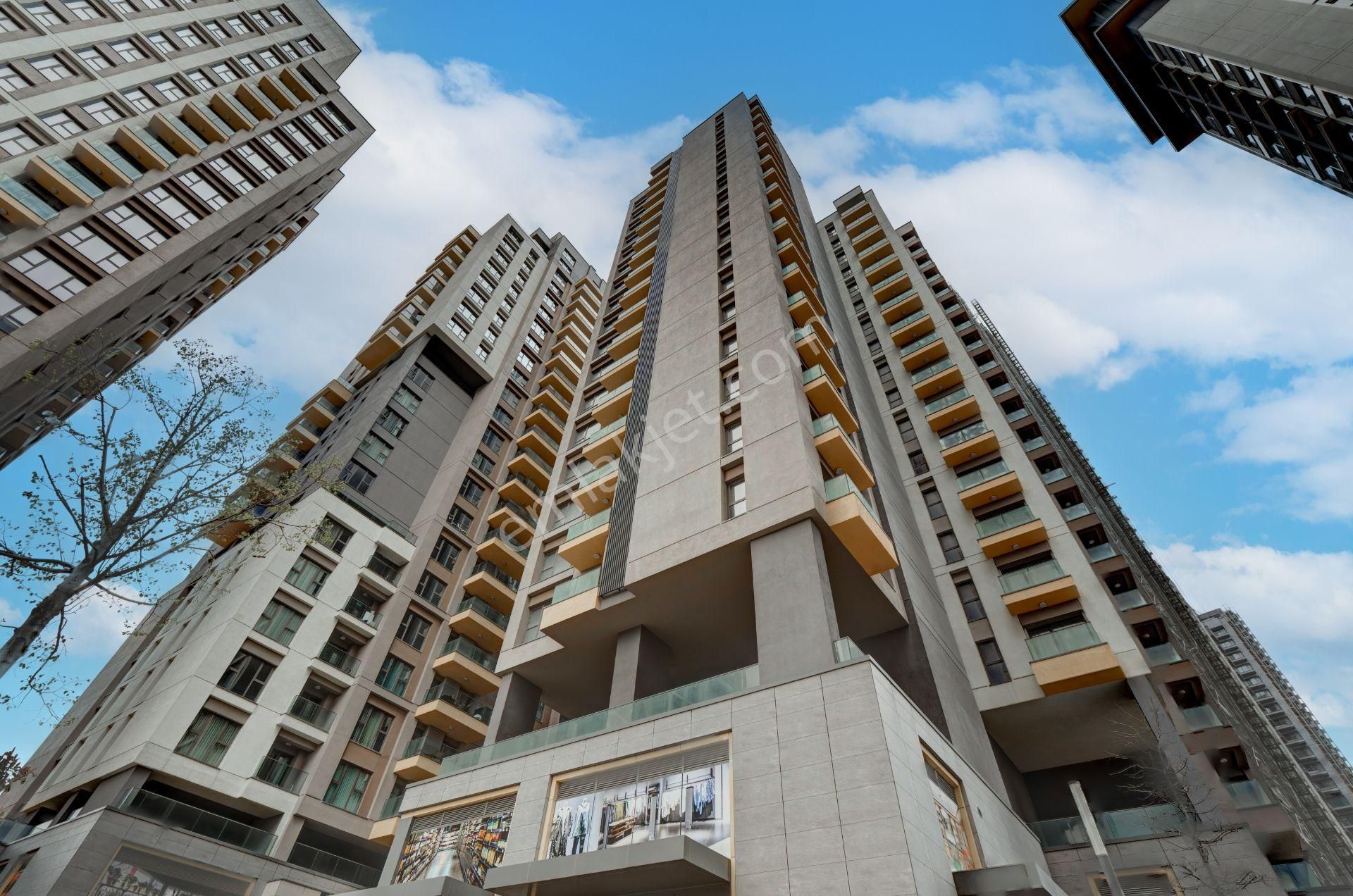 Kadıköy Yeni Fikirtepe'de 19.etap 16.kat Kiralık 3+1 Daire