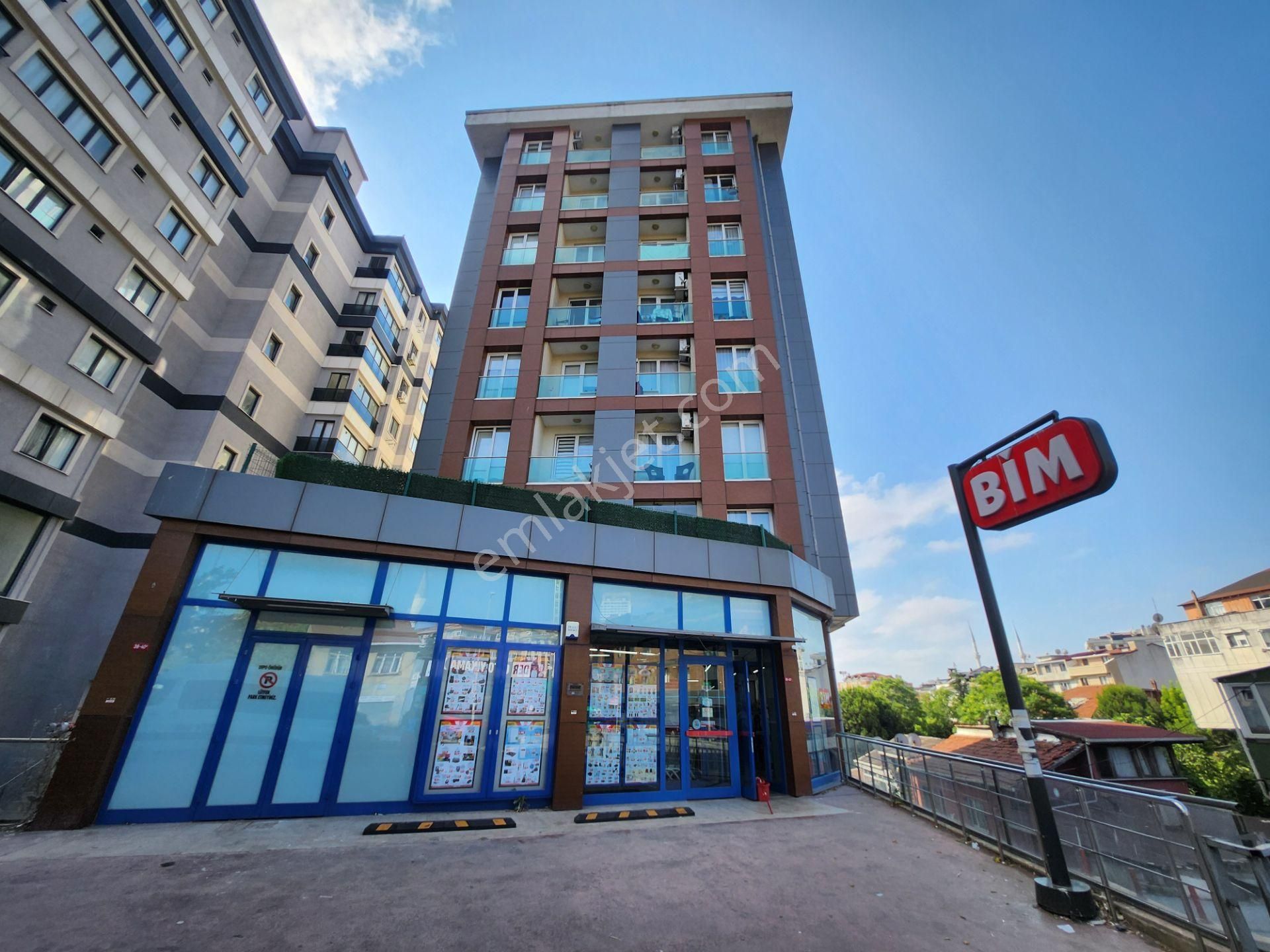 Ataşehir Esatpaşa Mahallesinde Cadde Üzeri Satılık 2+1 Daire